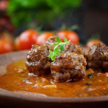 Boulettes de boeuf au fromage et aubergines