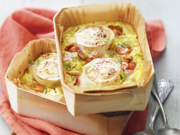 Clafoutis aux tomates cerises, pesto et bûche de chevre