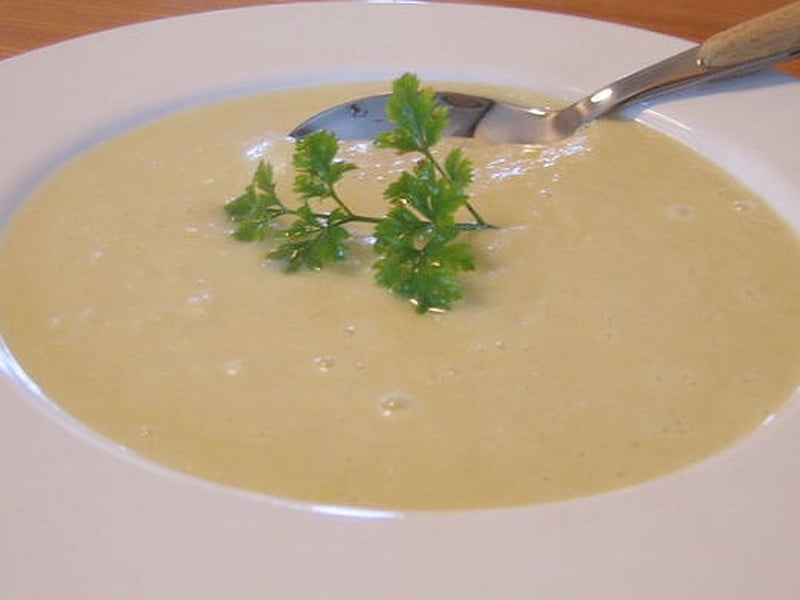 Velouté de poireaux et pois cassés