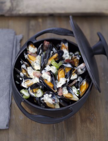 Cocotte de moules au céleri et au Bresse Bleu