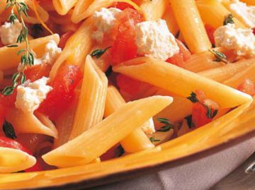 Penne au thym, tomate et ricotta