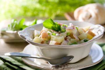 Salade de pommes de terre, courgette et tomates vertes