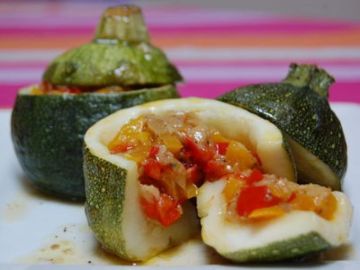 Petites courgettes farcies poivrons & parmesan