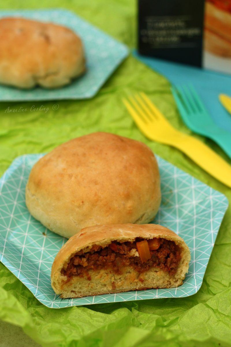 Buns farcis au boeuf haché, poivrons et cheddar