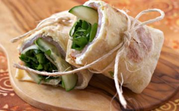 Wraps saumon fumé, concombre et fromage frais