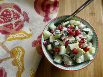 Concombre aux grains de grenade et fromage frais