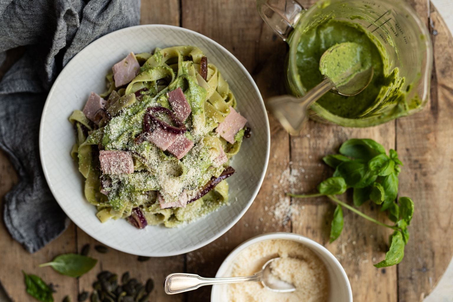 Tagliatelles fraîches au pesto de basilic et jambon de Paris