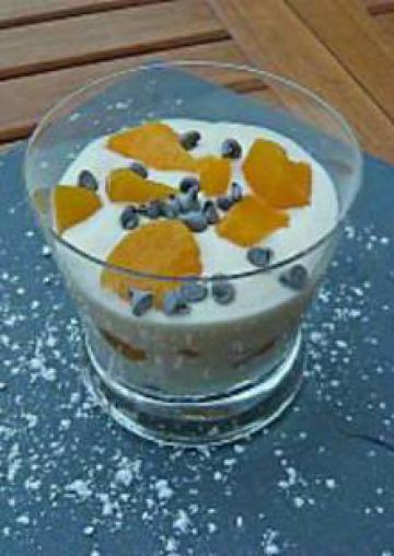 Tiramisu en verrine aux pêches et pépites de chocolat