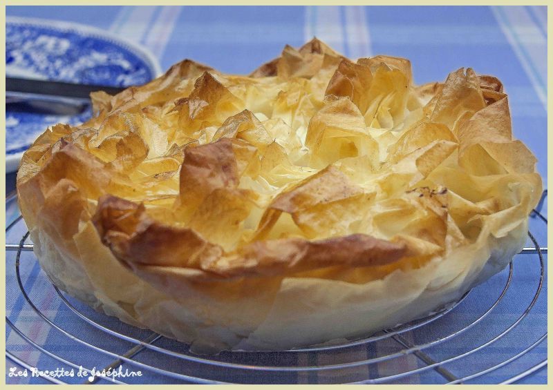 Croustillant aux pommes avec de la pâte filo, façon strudel