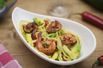 Spaghettis avocat et crevettes