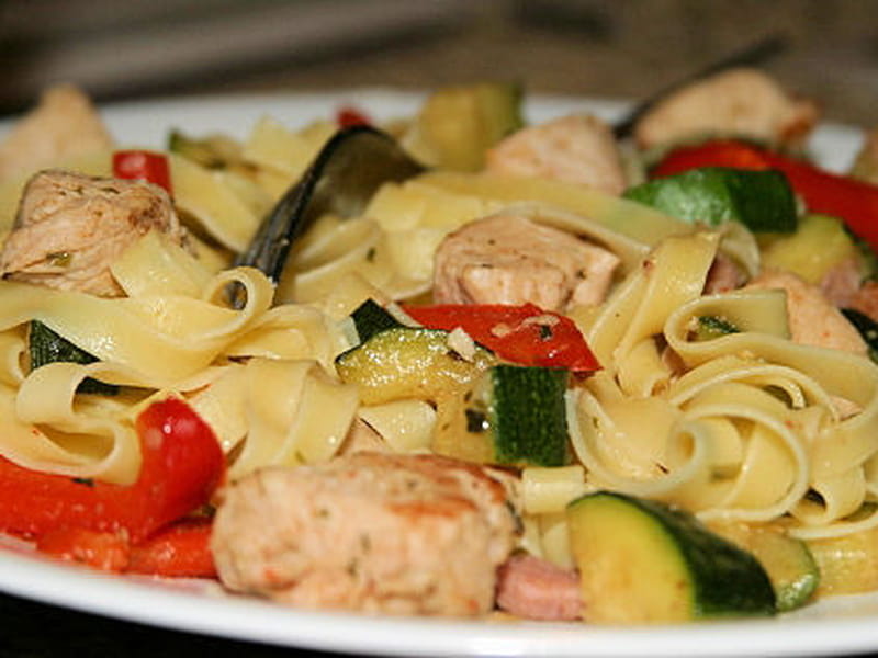 Wok de Tagliatelles au poulet et aux légumes