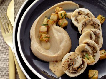 Roulé de volaille aux champignons et purée douce