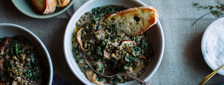 Lentilles crémeuses, champignons et kale