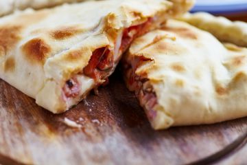 Calzone au saumon, aubergine et emmental