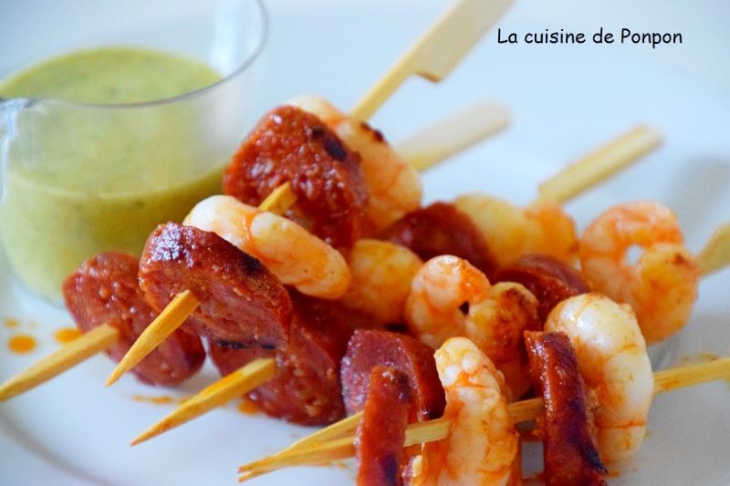 Brochette de scampis et chorizo à la sauce verte