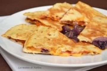 Quesadillas au chorizo, oignons rouges et cheddar