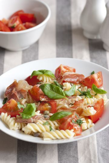 Salade de pâtes à l'italienne au jambon cru