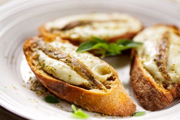 Toasts de sardines à la mozzarella