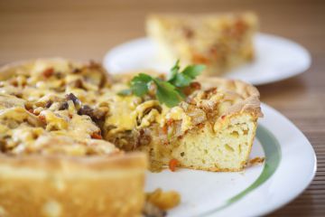 Gâteau aux anchois, noix et deux légumes