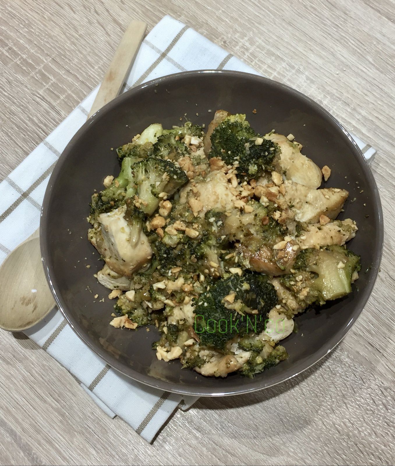 Poulet brocoli ail cacahuètes cookeo