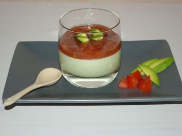 Panna cotta d'avocat et son coulis de tomate