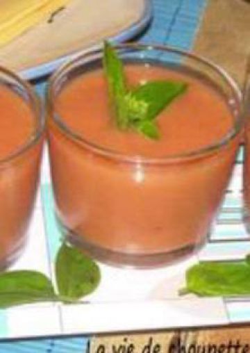 Gaspacho de nectarine aux basilic