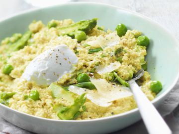 Risotto de quinoa aux asperges, petits pois et chèvre