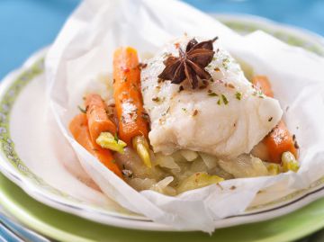 Papillote de bar à l'anis étoilé, fenouils et carottes