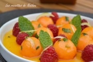 Billes de melon caramélisées à la menthe et framboises