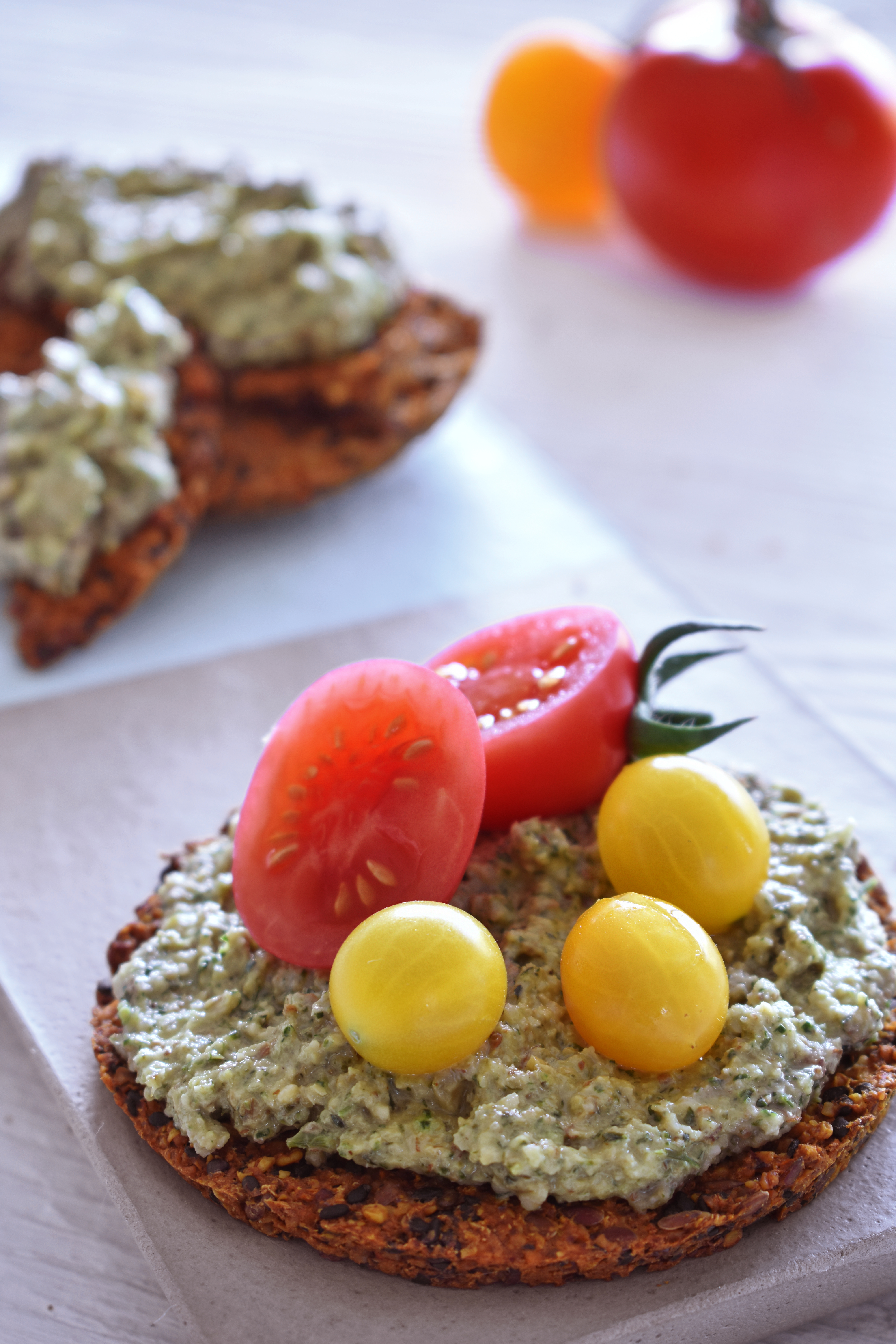 Crackers de noix aux tomates