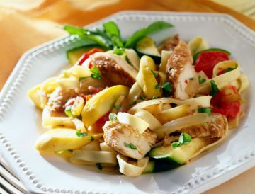 Tagliatelles au poulet et aux légumes 