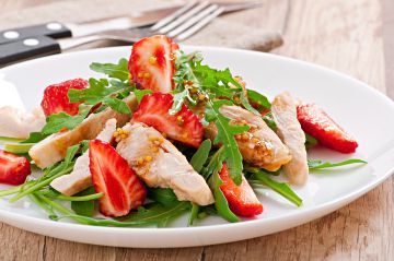 Salade de poulet aux fraises