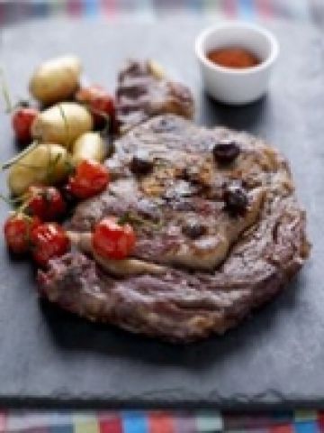 Entrecôte de boeuf, olives et anchois