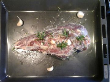 Gigot d'agneau à l'ail et au romarin