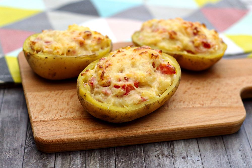 Pommes de terre farcies à la cancoillotte, tomate et jambon light