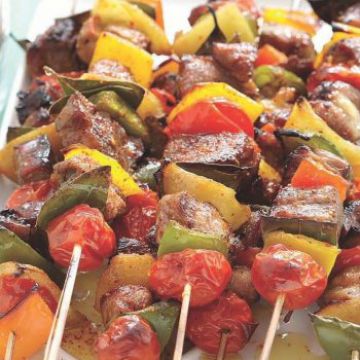 Brochettes de porc aux légumes