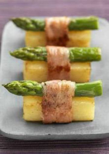 Pommes de terre en sushi d'asperge au lard