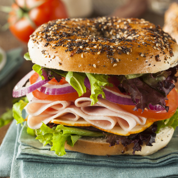 Bagel au rôti de dinde et jambon