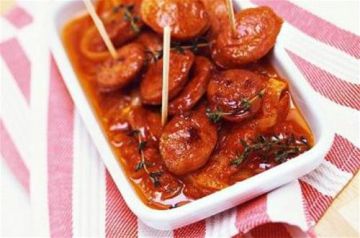 Chorizo poêlé, sauce tomates et oignons