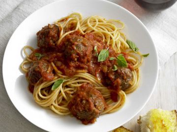 Boulettes de viande sur spaghettis