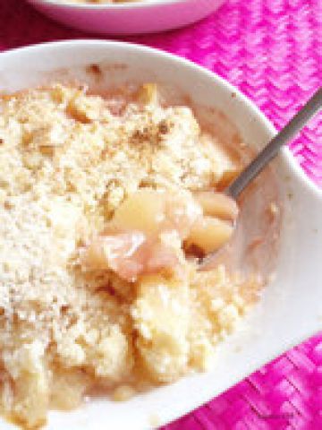 Crumble pêche-groseille