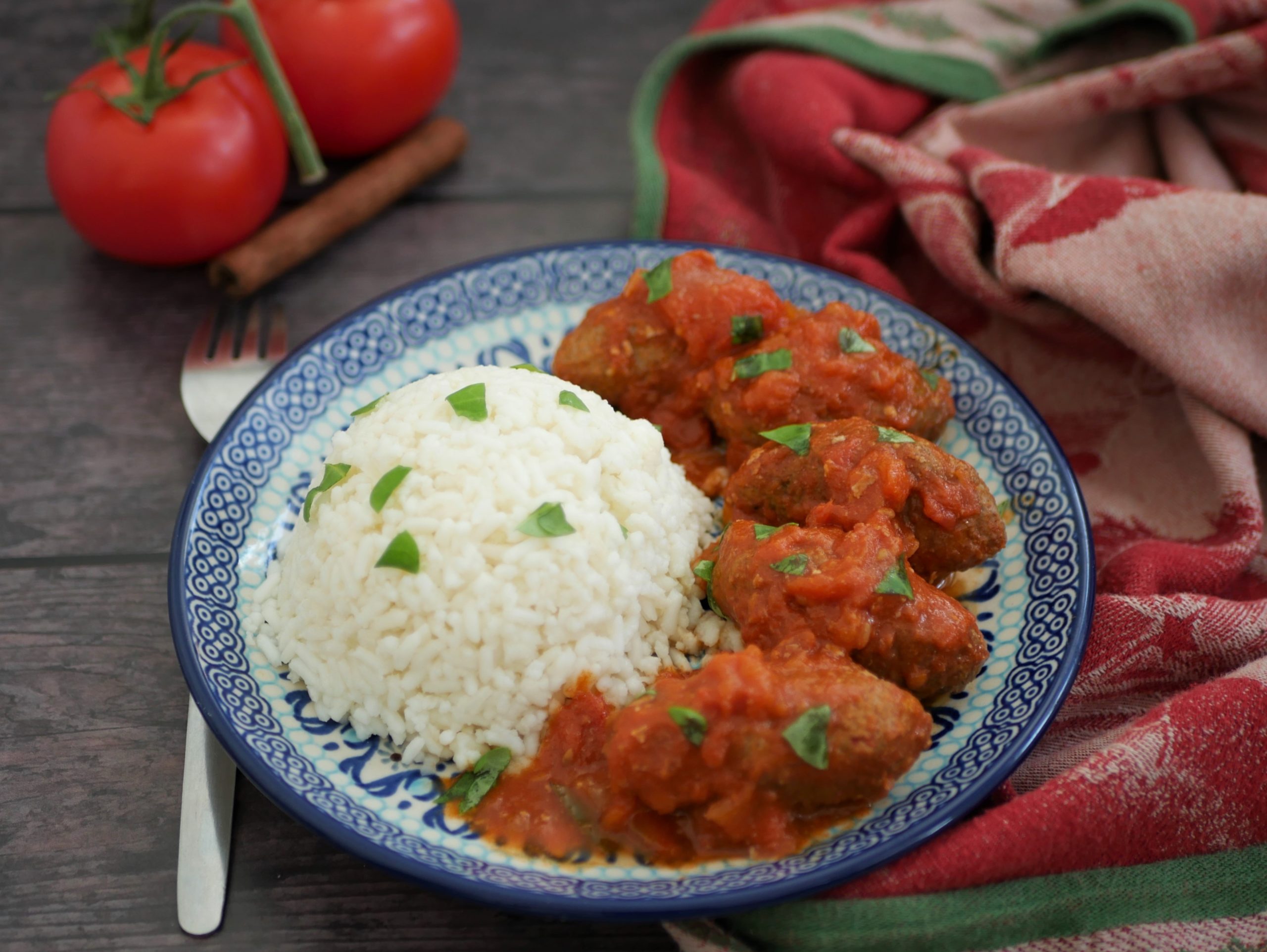 SOUTZOUKAKIA – Boulettes sauce tomate (Crète)