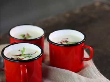 Velouté de chou fleur au lait et au chorizo croustillant