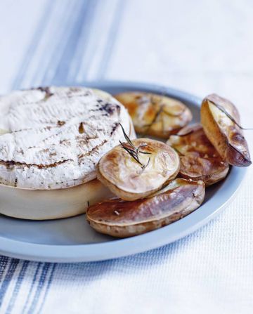 Camembert au four et pommes soufflées 