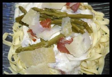 Tagliatelles sauce aux asperges et jambon sec