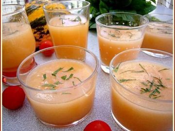 Soupe de melon et de tomates cerises