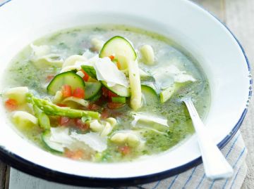 Bouillon de légumes de printemps