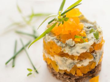 Tartare d'abricots secs au roquefort